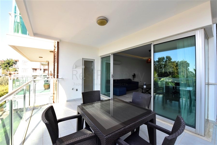 Spacious one-bedroom apartment 50 m from the sea