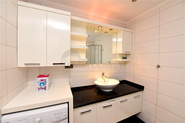 Spacious one-bedroom apartment 50 m from the sea