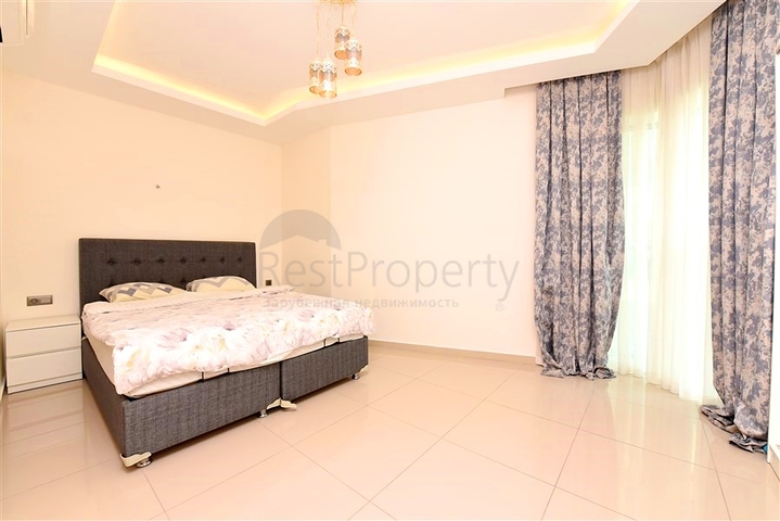 Spacious one-bedroom apartment 50 m from the sea
