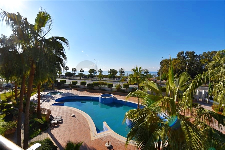 Spacious one-bedroom apartment 50 m from the sea