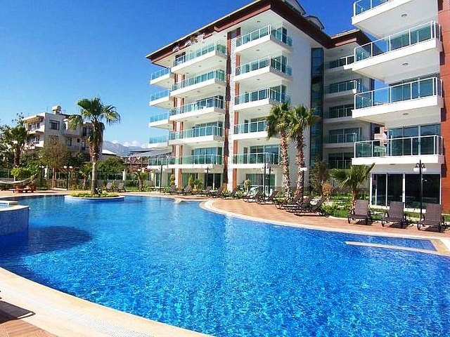 Spacious one-bedroom apartment 50 m from the sea