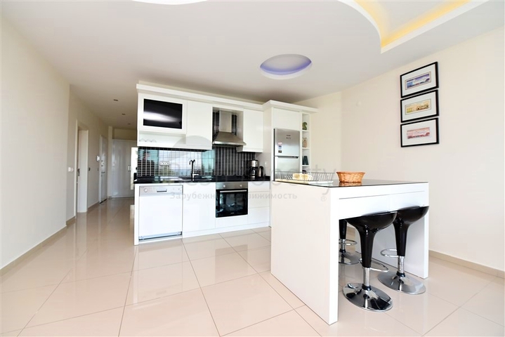 Spacious one-bedroom apartment 50 m from the sea