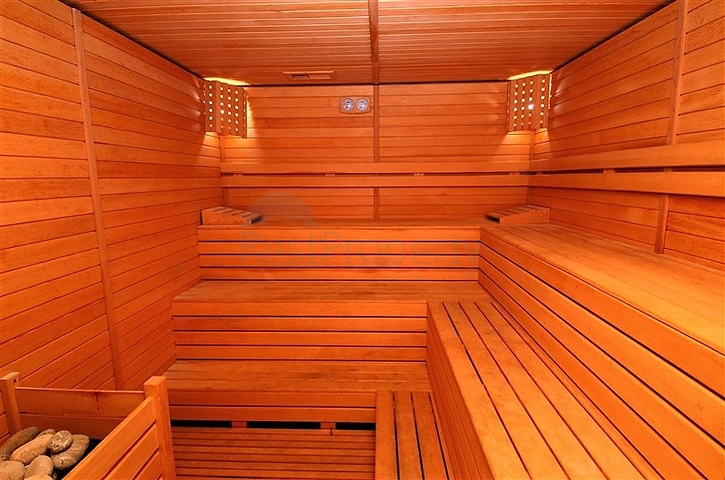 Spacious one-bedroom apartment 50 m from the sea