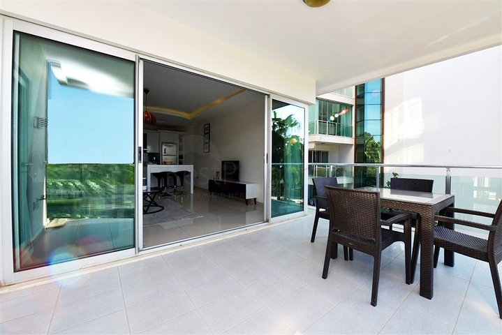 Spacious one-bedroom apartment 50 m from the sea