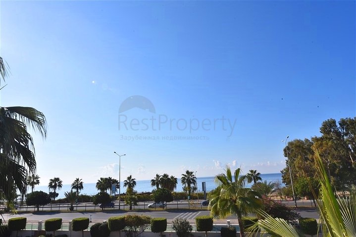 Spacious one-bedroom apartment 50 m from the sea