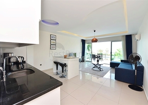 Spacious one-bedroom apartment 50 m from the sea