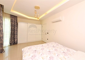 Spacious one-bedroom apartment 50 m from the sea