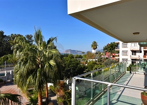 Spacious one-bedroom apartment 50 m from the sea