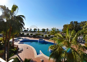 Spacious one-bedroom apartment 50 m from the sea