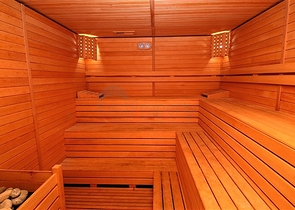 Spacious one-bedroom apartment 50 m from the sea