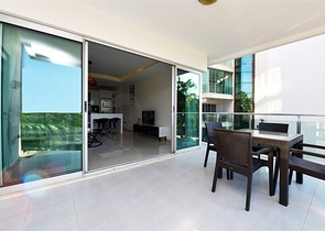 Spacious one-bedroom apartment 50 m from the sea