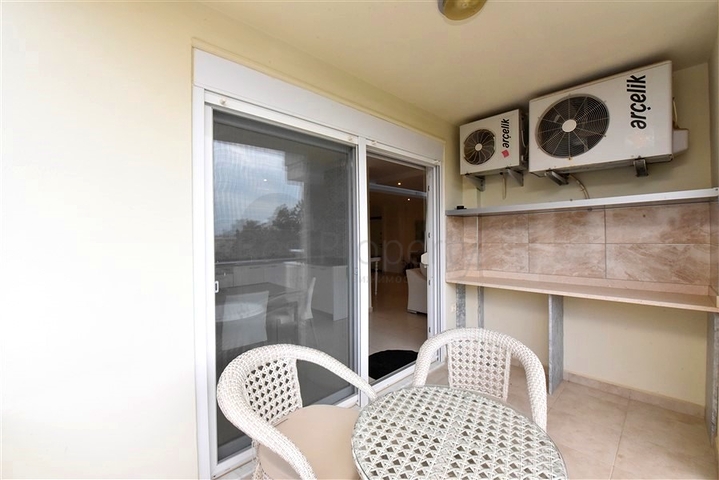 Spacious and bright 3+1 apartment from the owner in Avsallar district