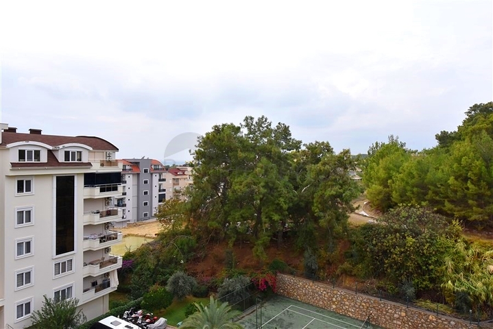 Spacious and bright 3+1 apartment from the owner in Avsallar district