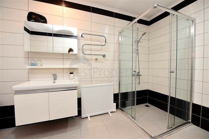 Spacious and bright 3+1 apartment from the owner in Avsallar district