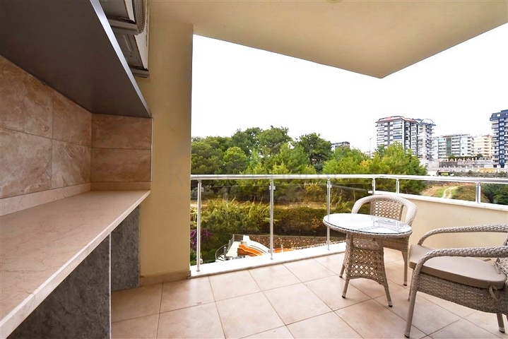 Spacious and bright 3+1 apartment from the owner in Avsallar district