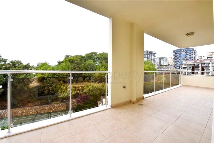 Spacious and bright 3+1 apartment from the owner in Avsallar district