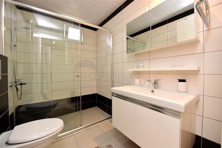 Spacious and bright 3+1 apartment from the owner in Avsallar district