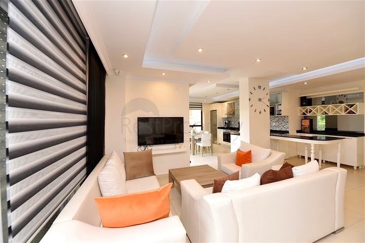 Spacious and bright 3+1 apartment from the owner in Avsallar district