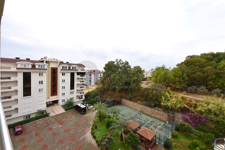 Spacious and bright 3+1 apartment from the owner in Avsallar district