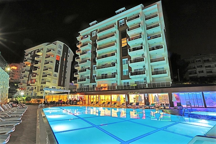 Spacious and bright 3+1 apartment from the owner in Avsallar district