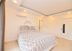 Spacious and bright 3+1 apartment from the owner in Avsallar district