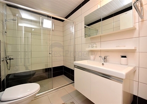 Spacious and bright 3+1 apartment from the owner in Avsallar district