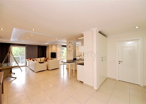 Spacious and bright 3+1 apartment from the owner in Avsallar district