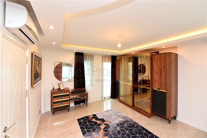 Luxury villa with a 5+1 open plan in Alanya