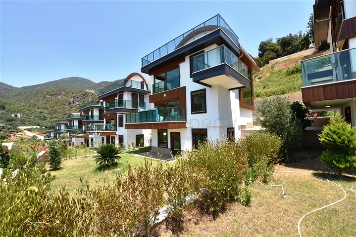 Luxury villa with a 5+1 open plan in Alanya