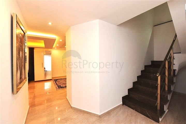 Luxury villa with a 5+1 open plan in Alanya