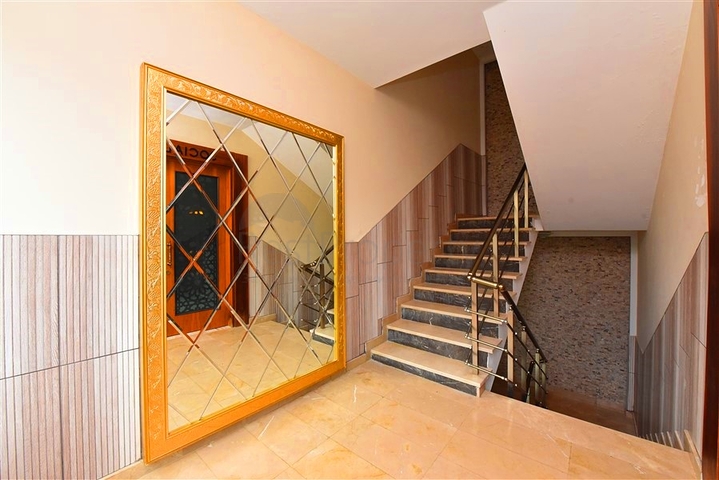 Luxury villa with a 5+1 open plan in Alanya