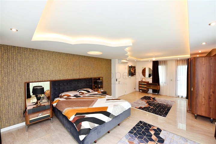 Luxury villa with a 5+1 open plan in Alanya