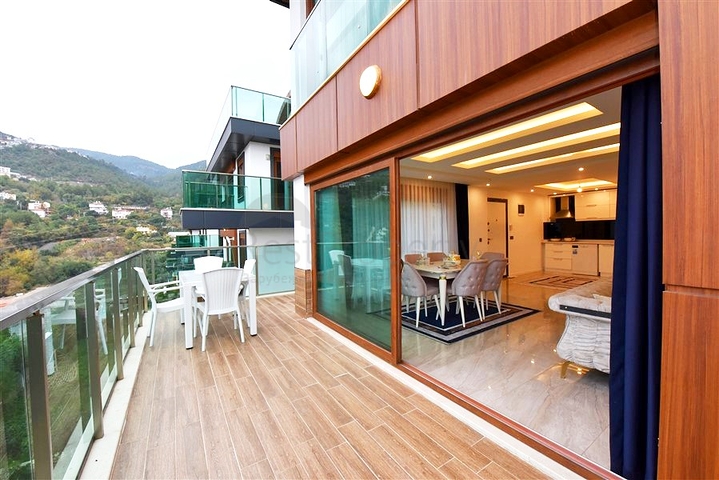 Luxury villa with a 5+1 open plan in Alanya