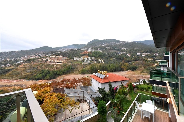 Luxury villa with a 5+1 open plan in Alanya