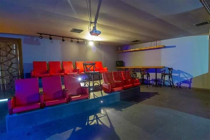 Spacious one-bedroom apartment in a residential complex with developed infrastructure in Kestel