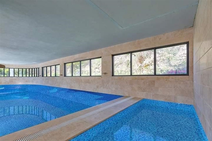 Spacious one-bedroom apartment in a residential complex with developed infrastructure in Kestel