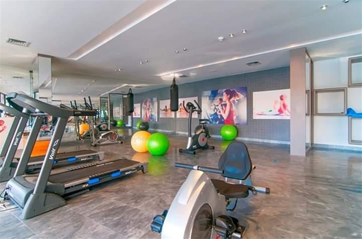 Spacious one-bedroom apartment in a residential complex with developed infrastructure in Kestel