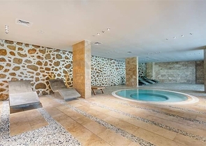 Spacious one-bedroom apartment in a residential complex with developed infrastructure in Kestel