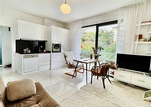 Spacious one-bedroom apartment in a residential complex with developed infrastructure in Kestel