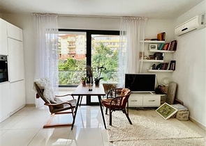 Spacious one-bedroom apartment in a residential complex with developed infrastructure in Kestel