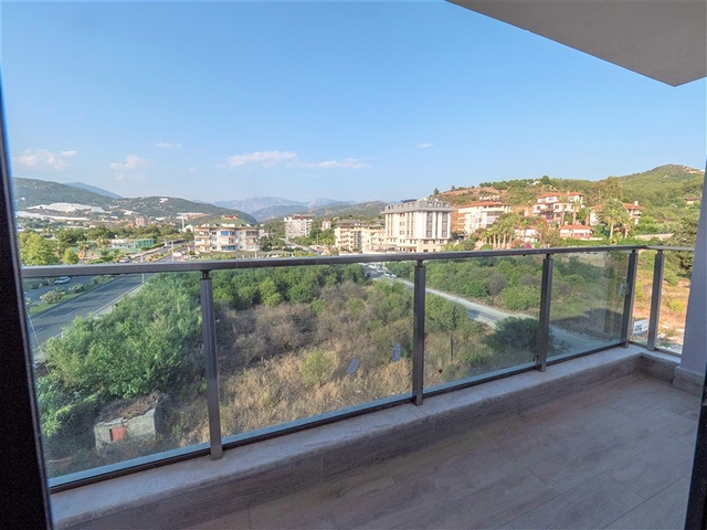 4+1 penthouse in the green area of Demirtas