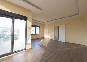 4+1 penthouse in the green area of Demirtas