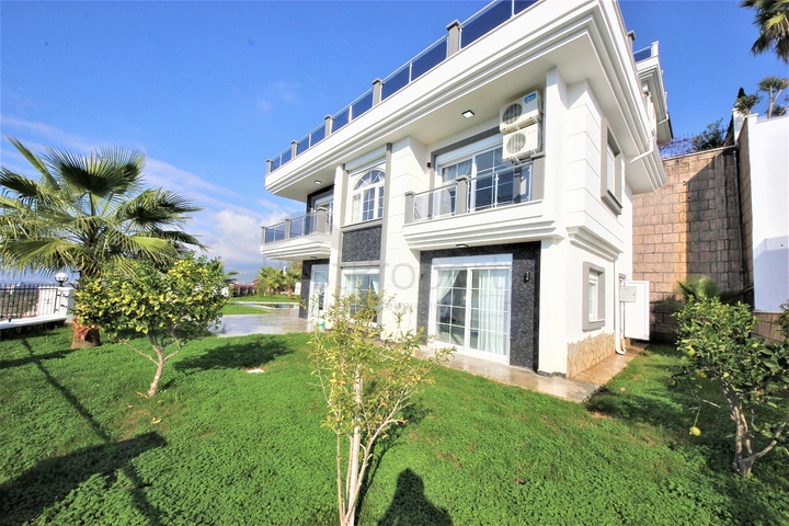 Cozy villa with panoramic views in Kargicak area