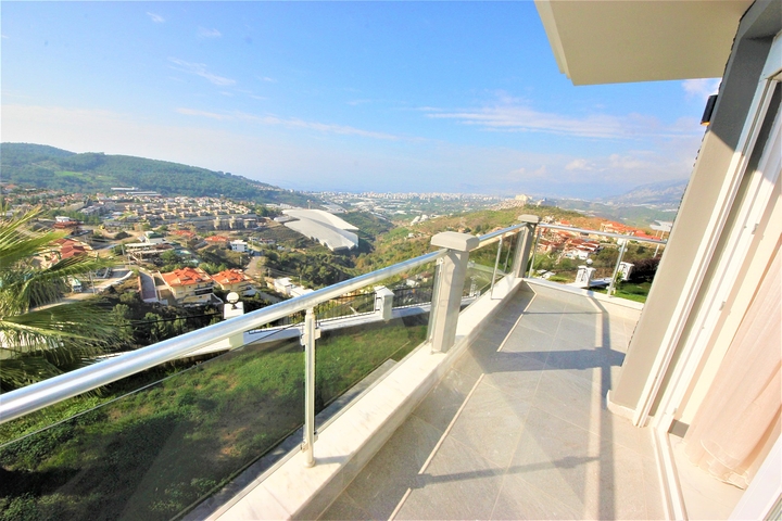 Cozy villa with panoramic views in Kargicak area