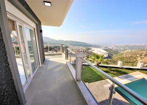 Cozy villa with panoramic views in Kargicak area