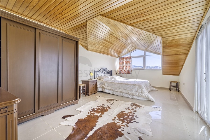 Spacious 3+1 penthouse from the owner in the Oba area