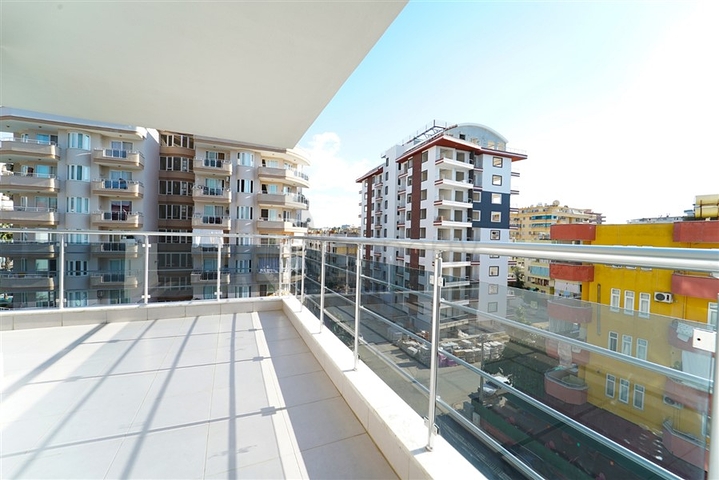 Spacious 2+1 apartment in Mahmutlar district