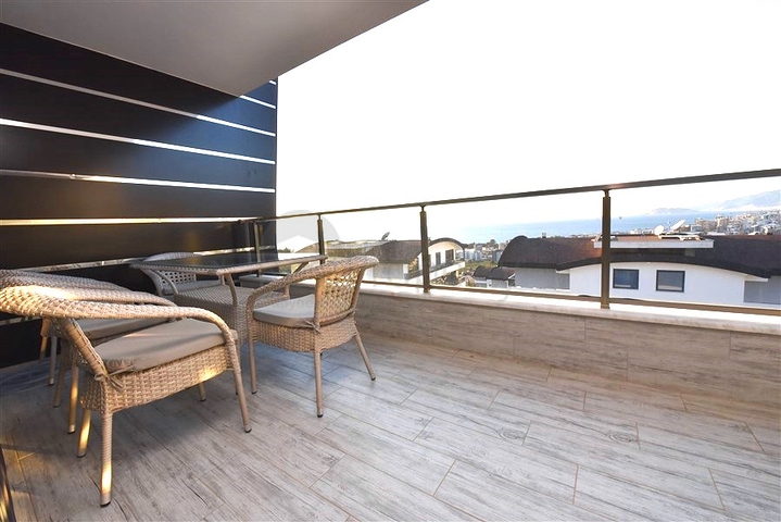 2+1 penthouse with stunning views in Kargicak area