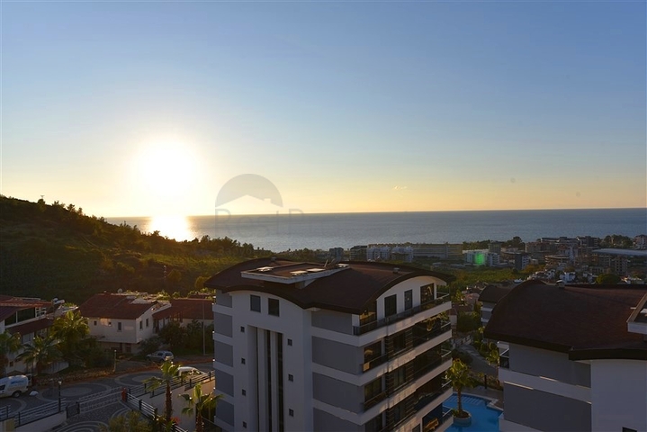 2+1 penthouse with stunning views in Kargicak area