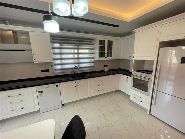 Luxury 3+1 apartment with a separate kitchen in the central part of Alanya